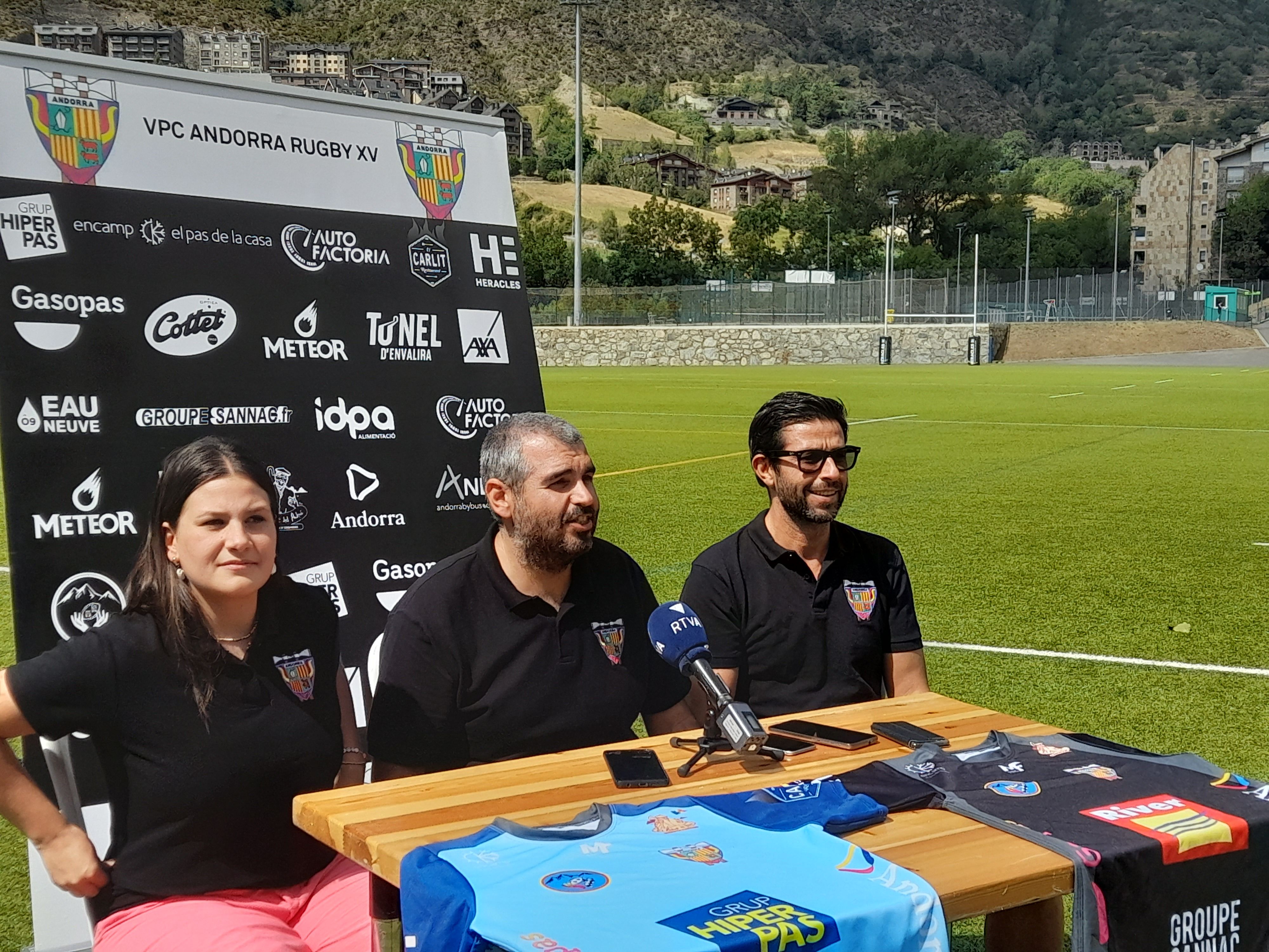 El president del VPC, Gerard Giménez, acompanyat del vicepresident, Jeannot Martinho, i la gerent, Andrea Dias