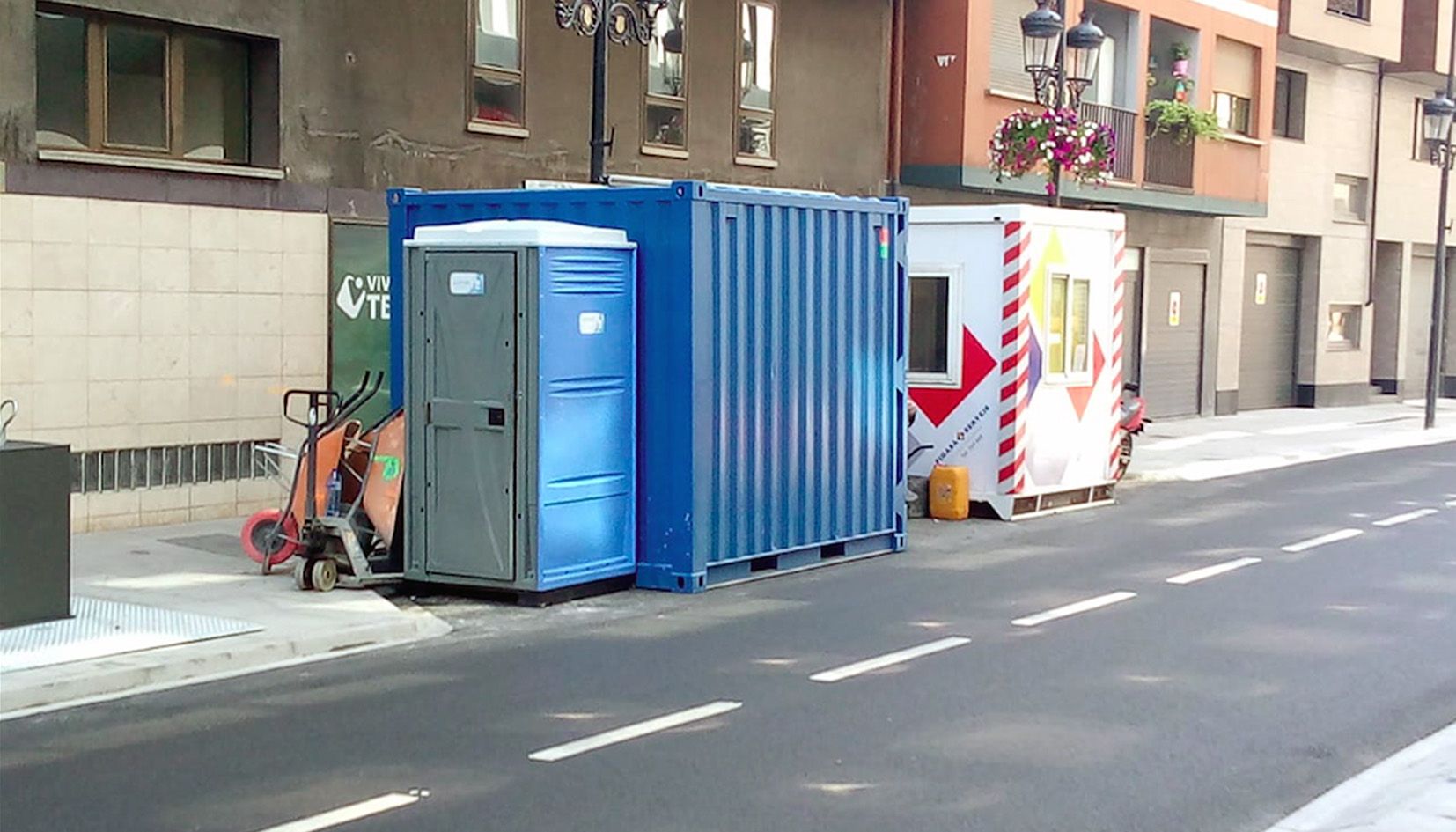 Instal·lacions que ocupen l'espai per a l'estacionament de motocicletes a Príncep Benlloch.