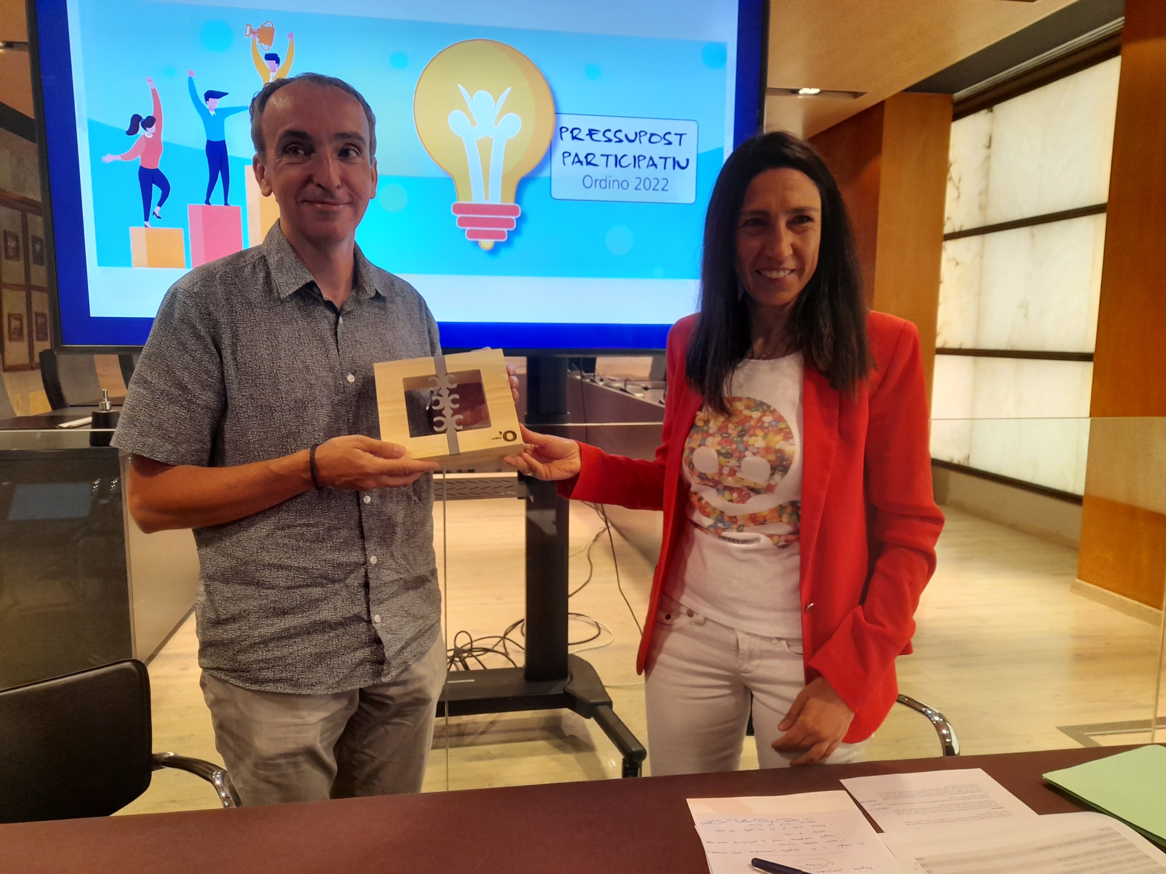 L'impulsor de la iniciativa, Jérôme Brousset, amb la cònsol menor d'Ordino, Eva Choy.