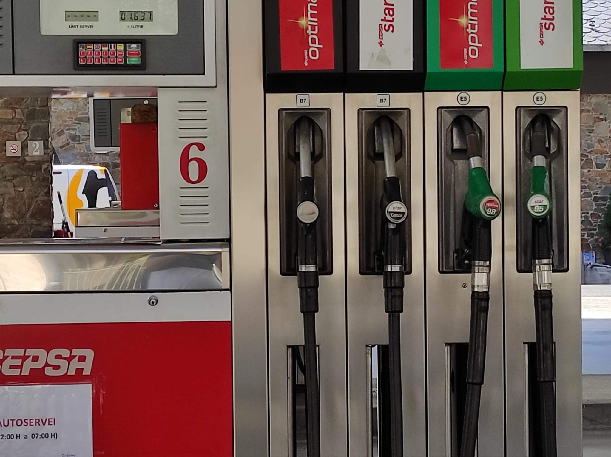 Sortidors en una gasolinera.