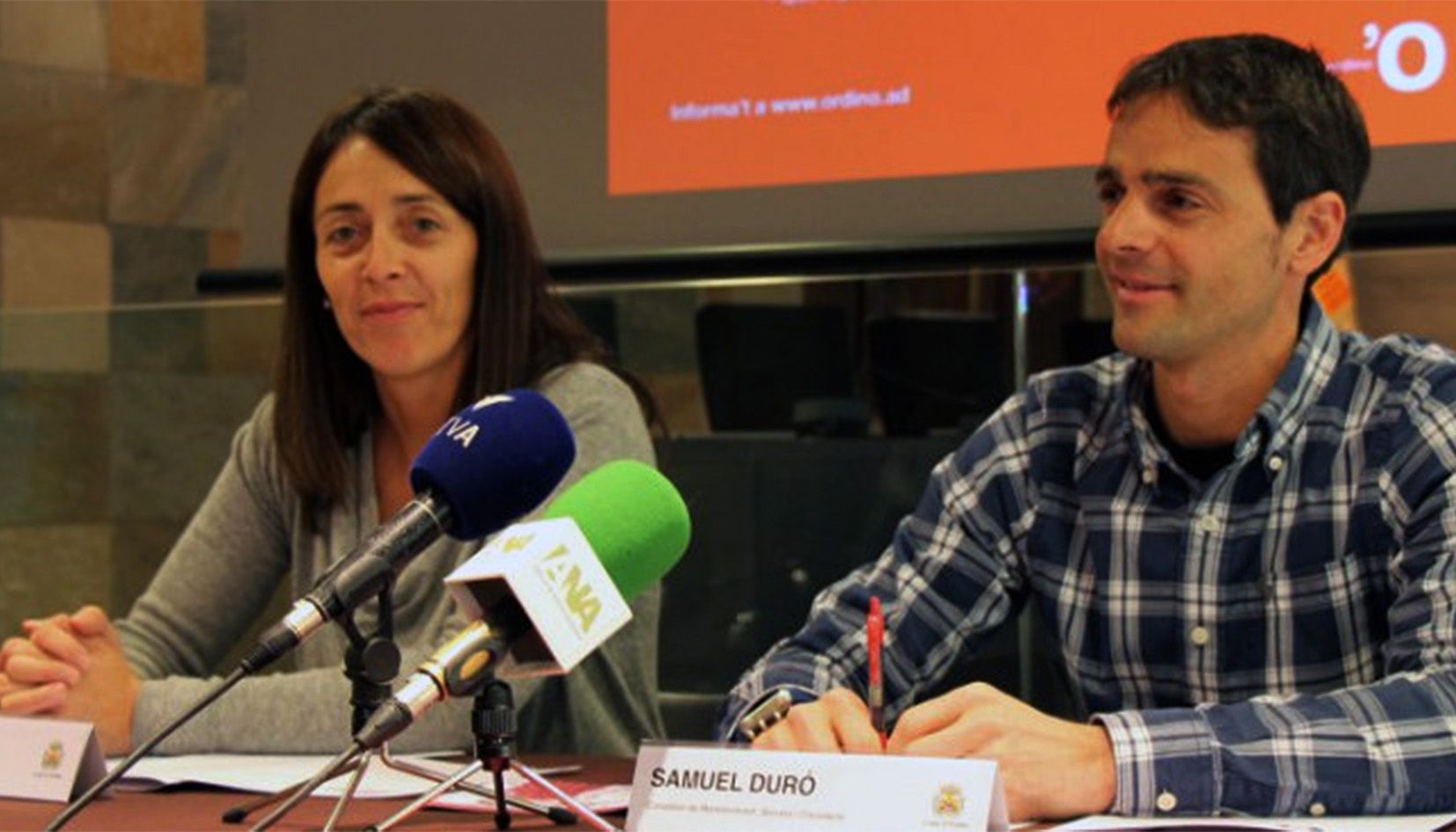 Gemma Riba i Sam Duró en una compareixença.