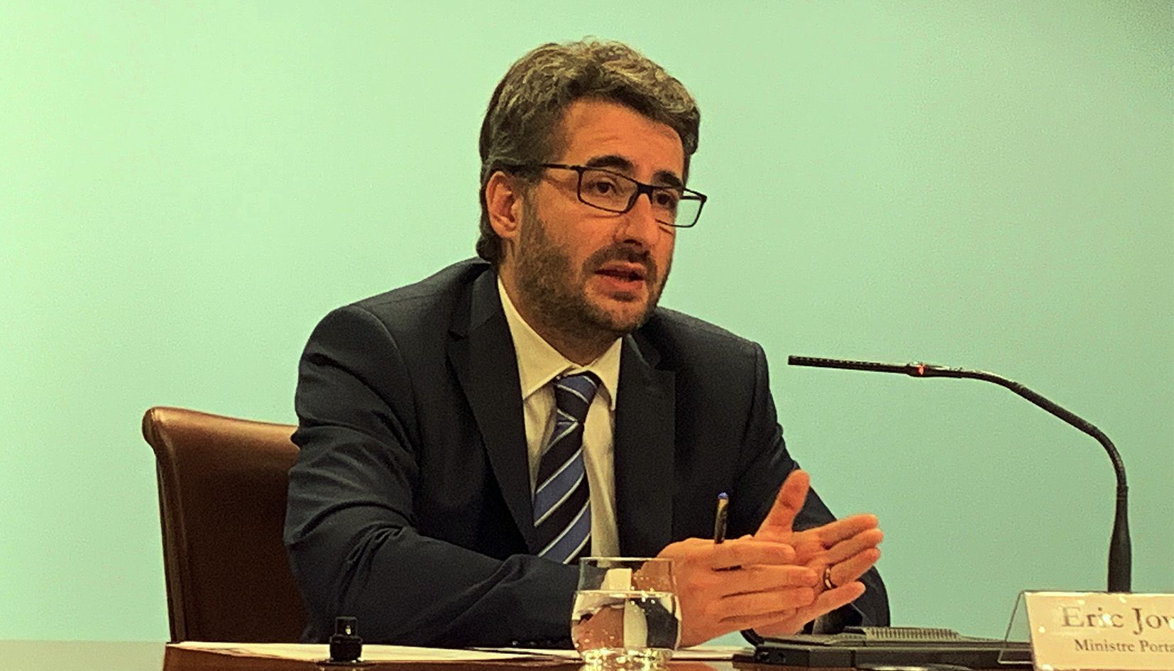 El ministre Eric Jover oferint les explicacions posteriors a la reunió del Govern.