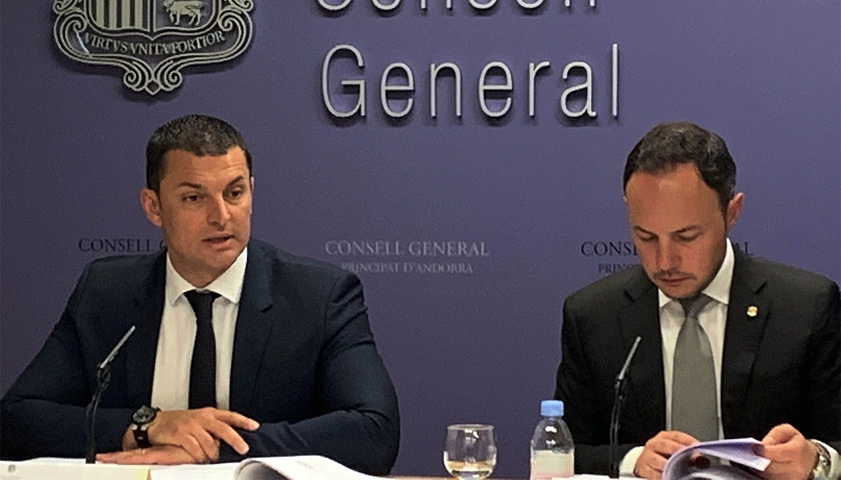 L'ara ministre de Presidència, Jordi Gallardo, i el cap de Govern, Xavier Espot, en anunciar el pacte de coalició governamental.