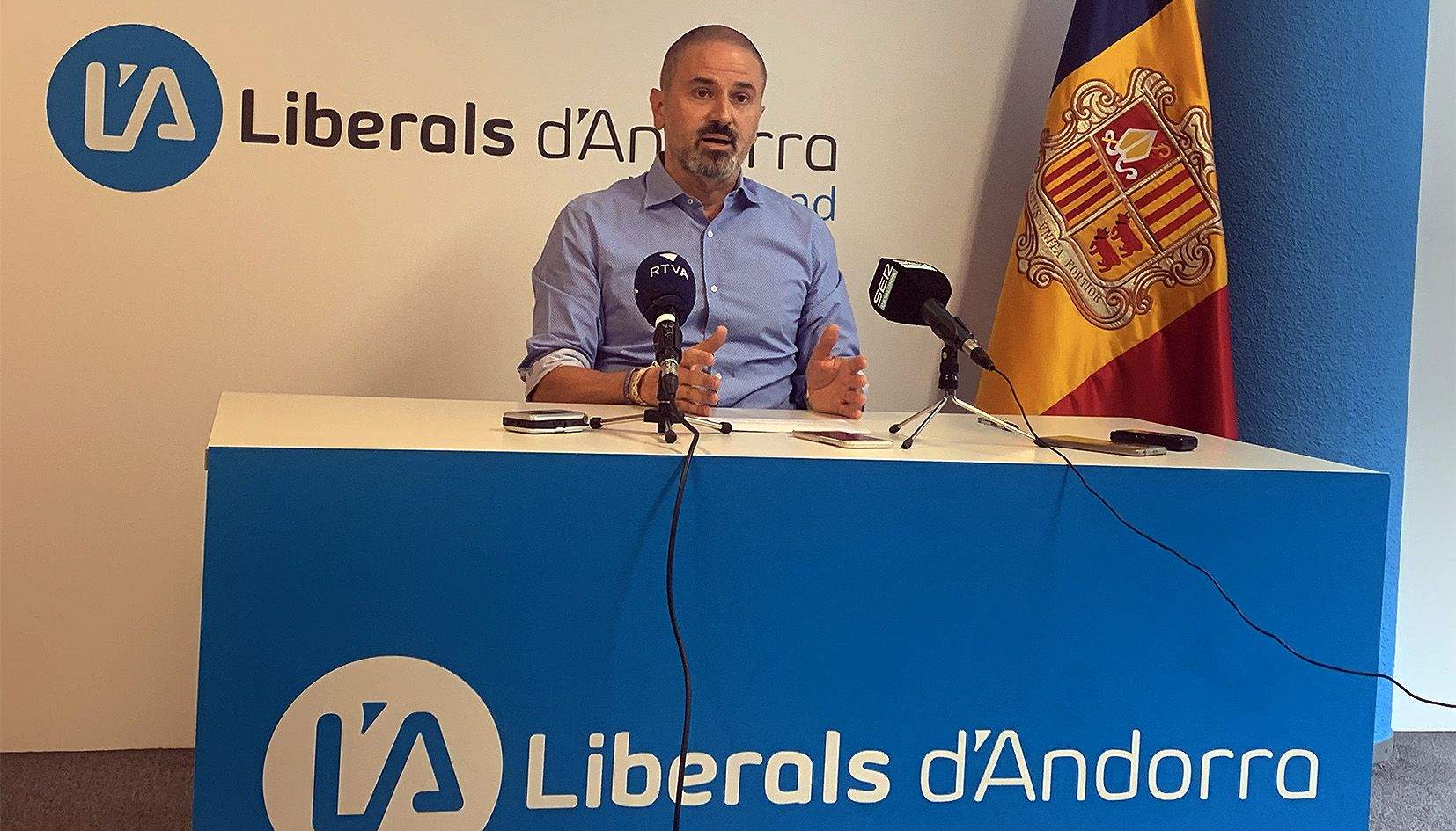 El secretari general liberal, Gerard Estrella, durant una compareixença.