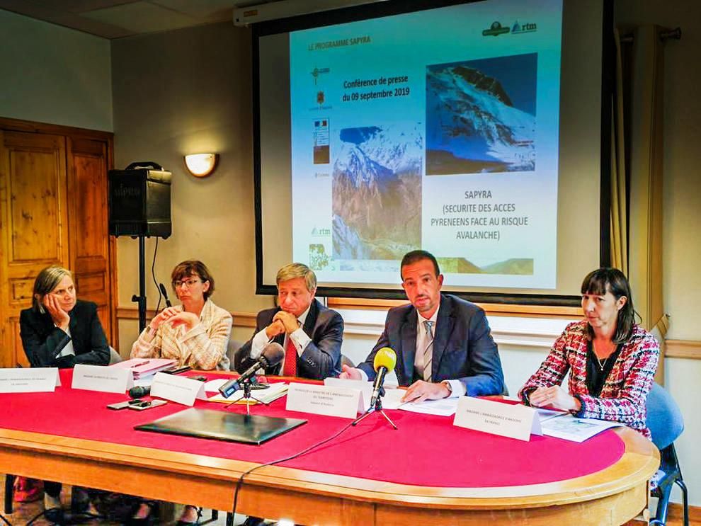 El ministre d'Ordenament Territorial, Jordi Torres intervé a la roda de premsa d'aquest dilluns.