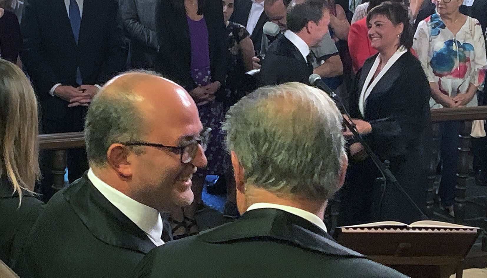 El fiscal general, Alfons Alberca, i el president del Tribunal de Corts, Josep Maria Pijuan, en primer terme, a l'acte de jurament de la renovació del càrrec dels batlles Manel Santolària i Maria Àngels Moreno, al fons. El fiscal general, Alfons Alberca, i el president del Tribunal de Corts, Josep Maria Pijuan, en primer terme, a l'acte de jurament de la renovació del càrrec dels batlles Manel Santolària i Maria Àngels Moreno, al fons.