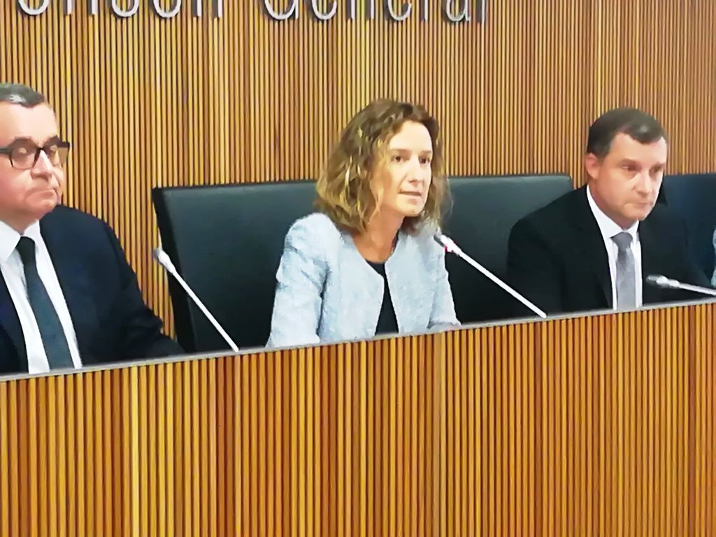 El director general de FEDA, Albert Moles; la ministra de Medi Ambient, Agricultura i Sostenibilitat, Sílvia Calvó, i el president de la comissió, Josep Majoral.