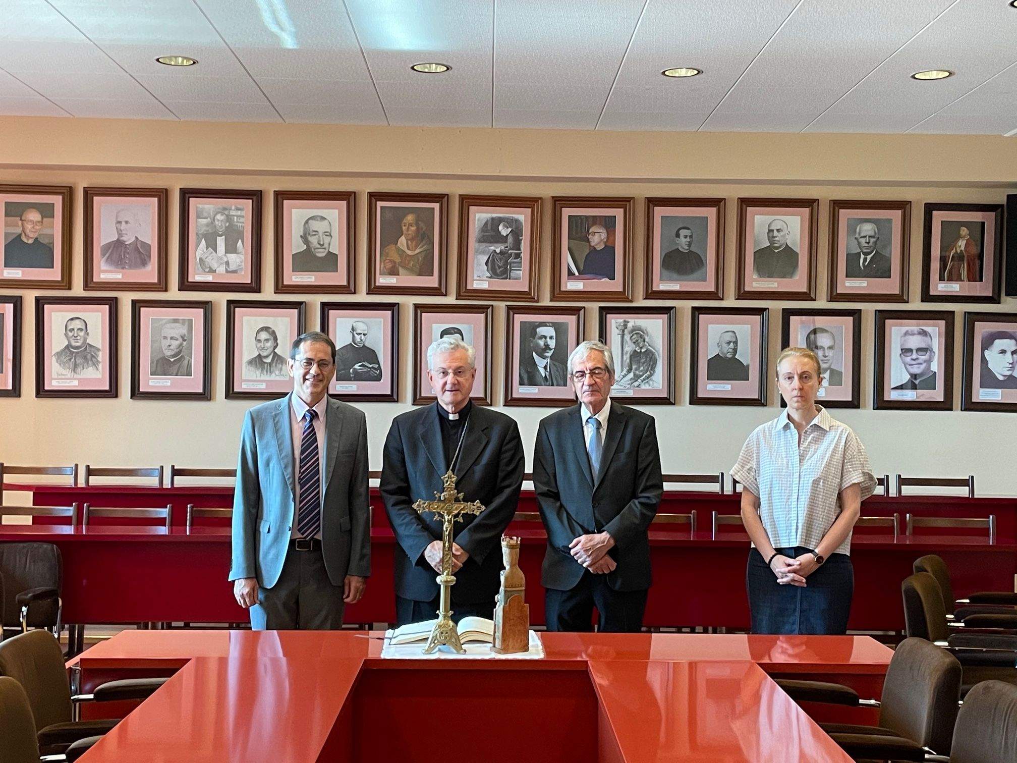 Eduard Ibáñez, Joan-Enric Vives, Josep Maria Mauri i Concepció García en la presa de possessió del primer.