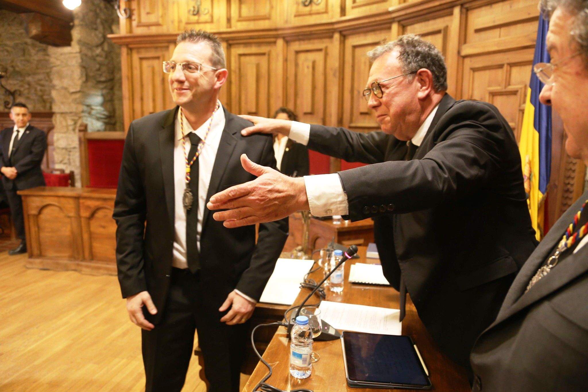 El cònsol major de Sant Julià de Lòria, Josep Miquel Vila amb el conseller de Cultura, Josep Lluís Donsión