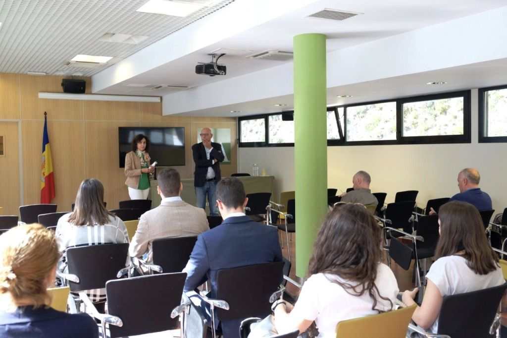 Un moment de la reunió sobre el màster de Dret que s'ha fet aquest dijous.