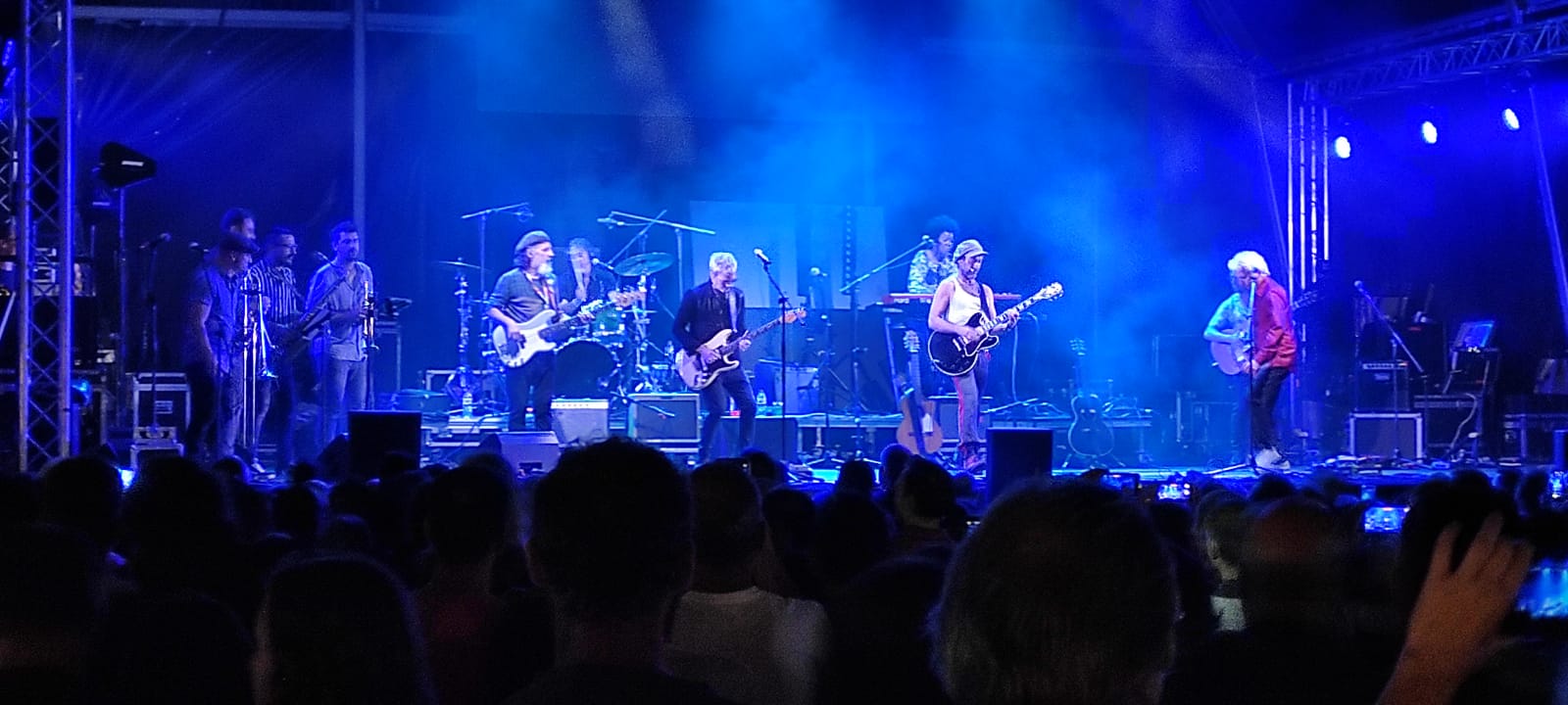 Un moment de coincidència a l'escenari de Rot, Muchachito i Kiko Veneno.