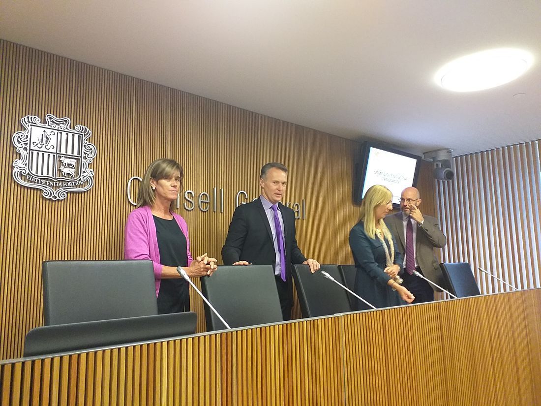 Vilarrubla, a punt de seure abans de la compareixença.