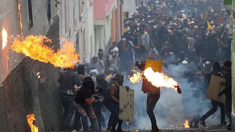 Enfronaments entre manifestants i forces de l'ordre.