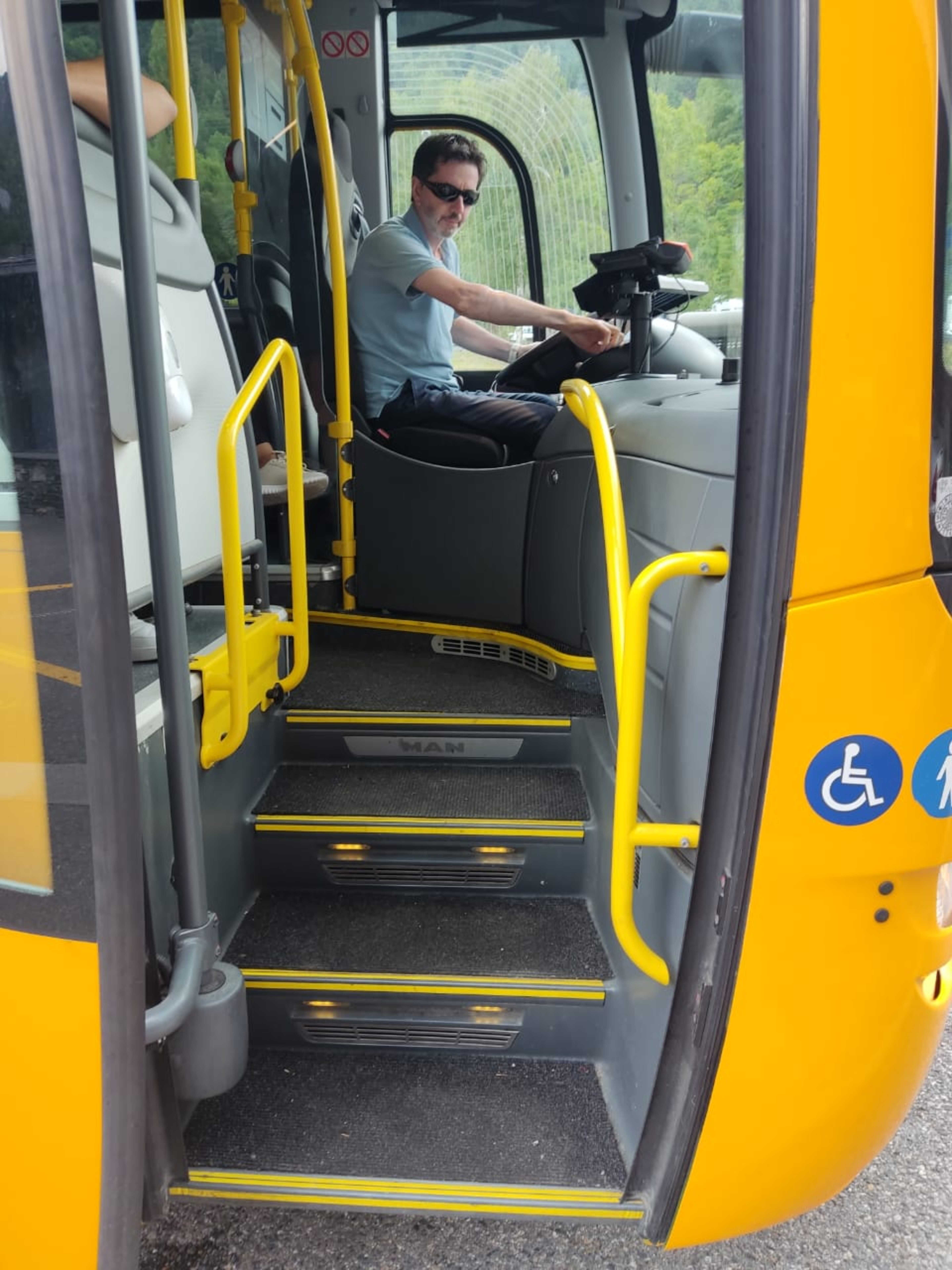 Imatge del darrer bus que es va negar a acceptar el cotxet.