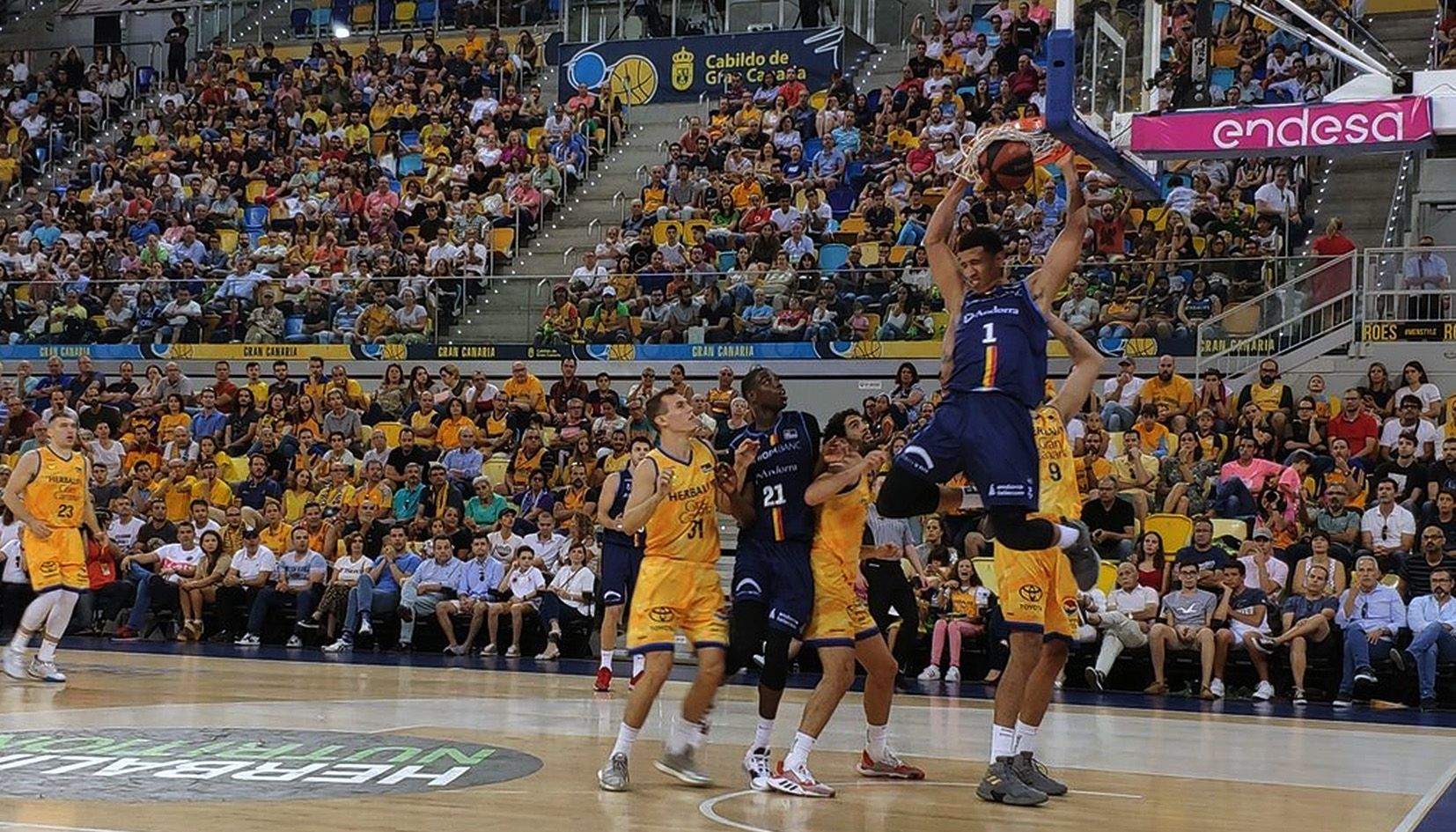 Esmaixada de Tyson Pérez.