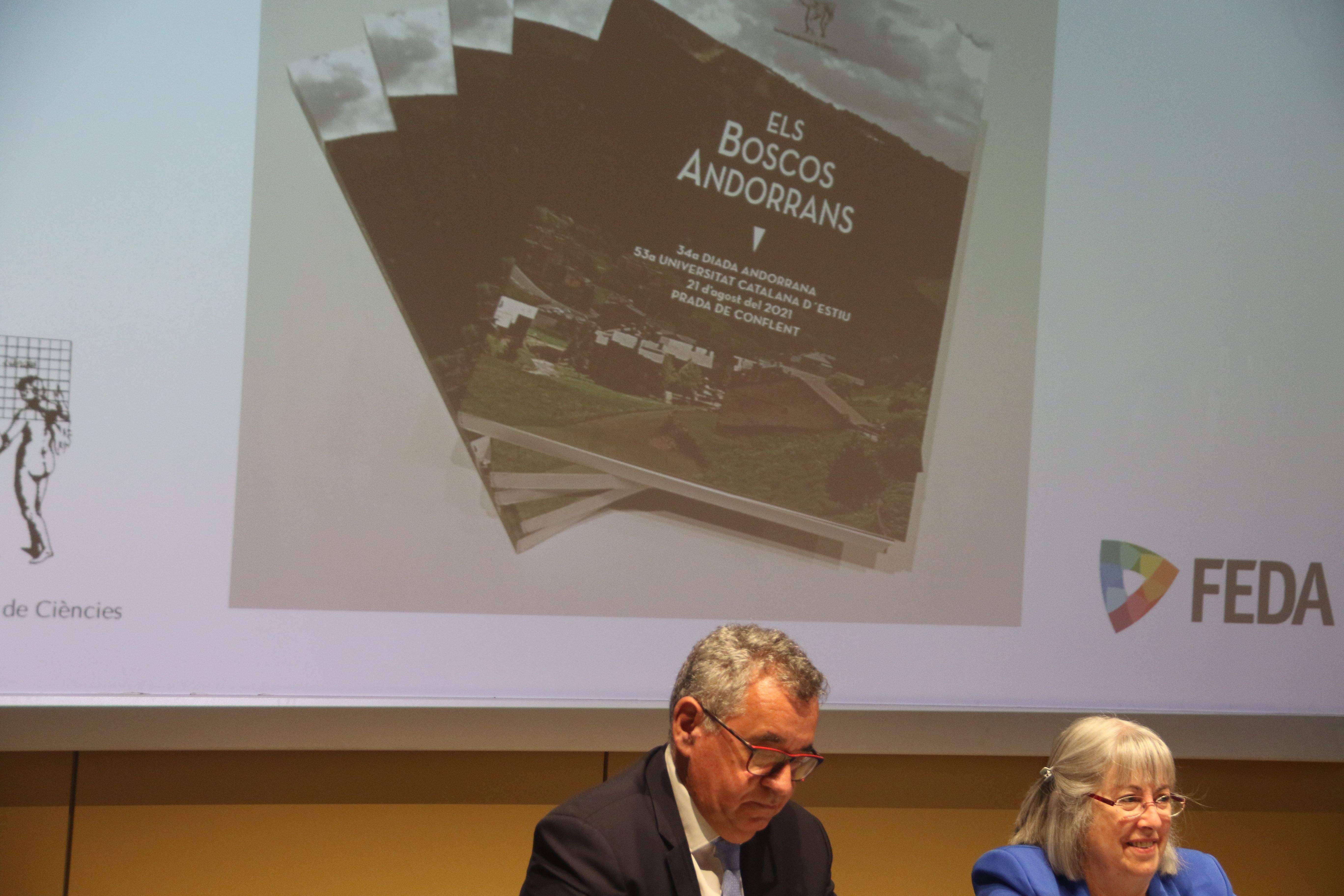 Albert Moles i Àngels Mach durant la presentació.