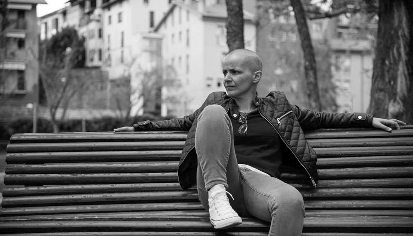 Chiqui Novis, infermera de l'hospital, en un dels molts retrats en què ella mateixa apareix, en ple combat del càncer que està acabant de vèncer.