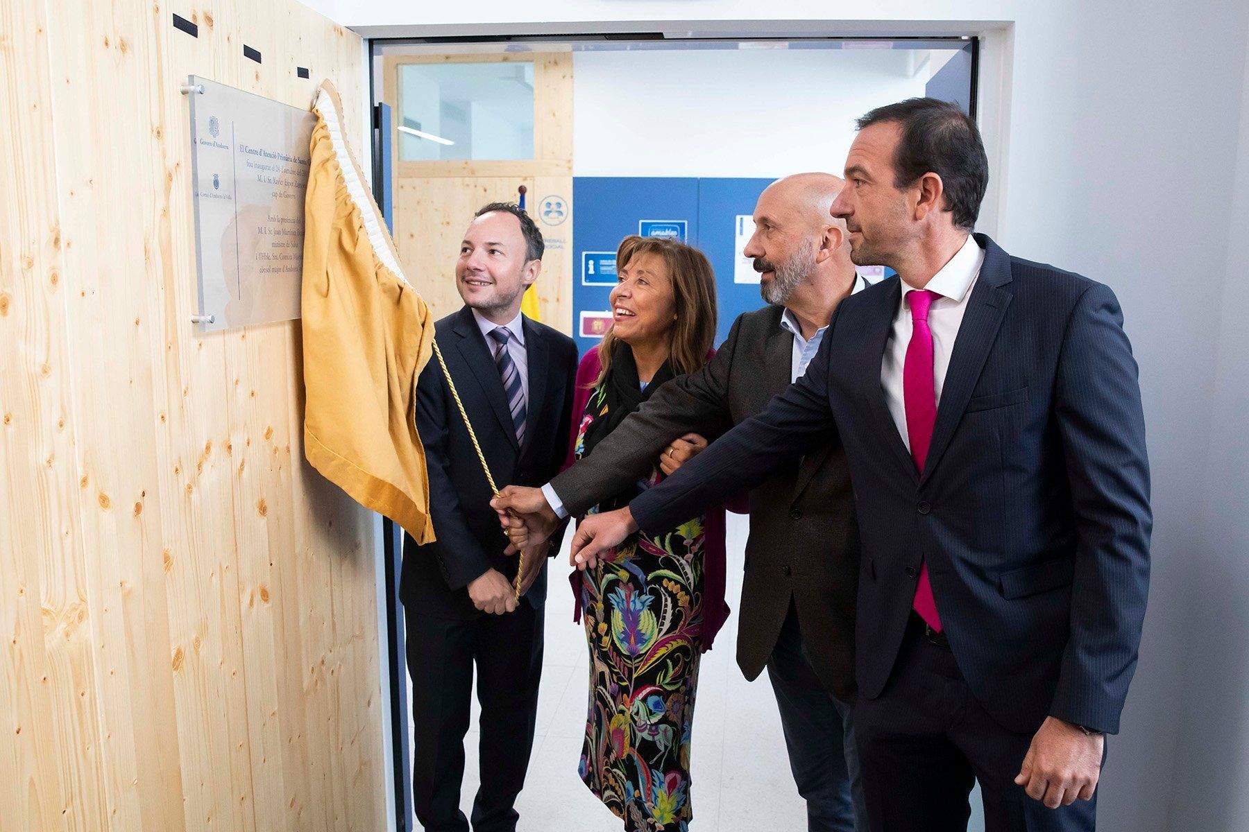 Espot, Marsol, Martínez Benazet i Torres durant l'acte inaugural del CAP de Santa Coloma aquest dijous. Espot, Marsol, Martínez Benazet i Torres durant l'acte inaugural del CAP de Santa Coloma aquest dijous.