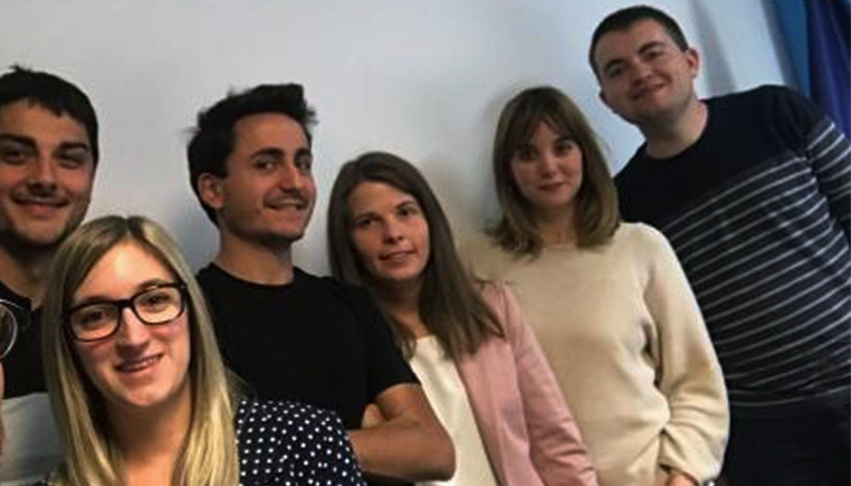 Letícia Teixeira, en primer terme, i Toni Puig, a l'extrem de la dreta. Una serà a la llista, l'altre no.