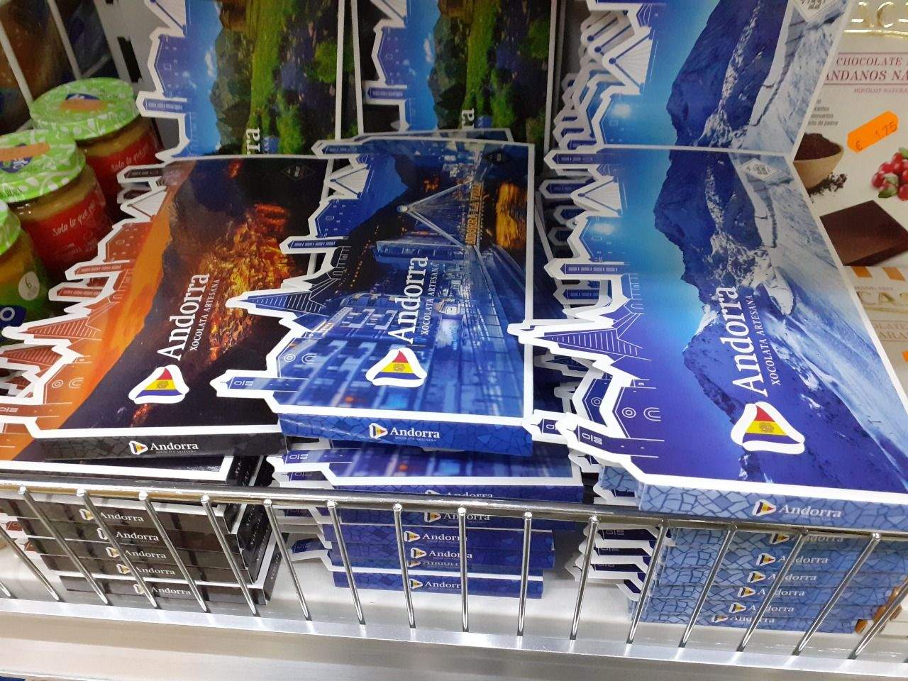 Unes tauletes de xocolata amb clara al·lusió a Andorra i degudament autoritzades a l'inici sense cap relació amb el país i que finalment es van aconseguir retirar.