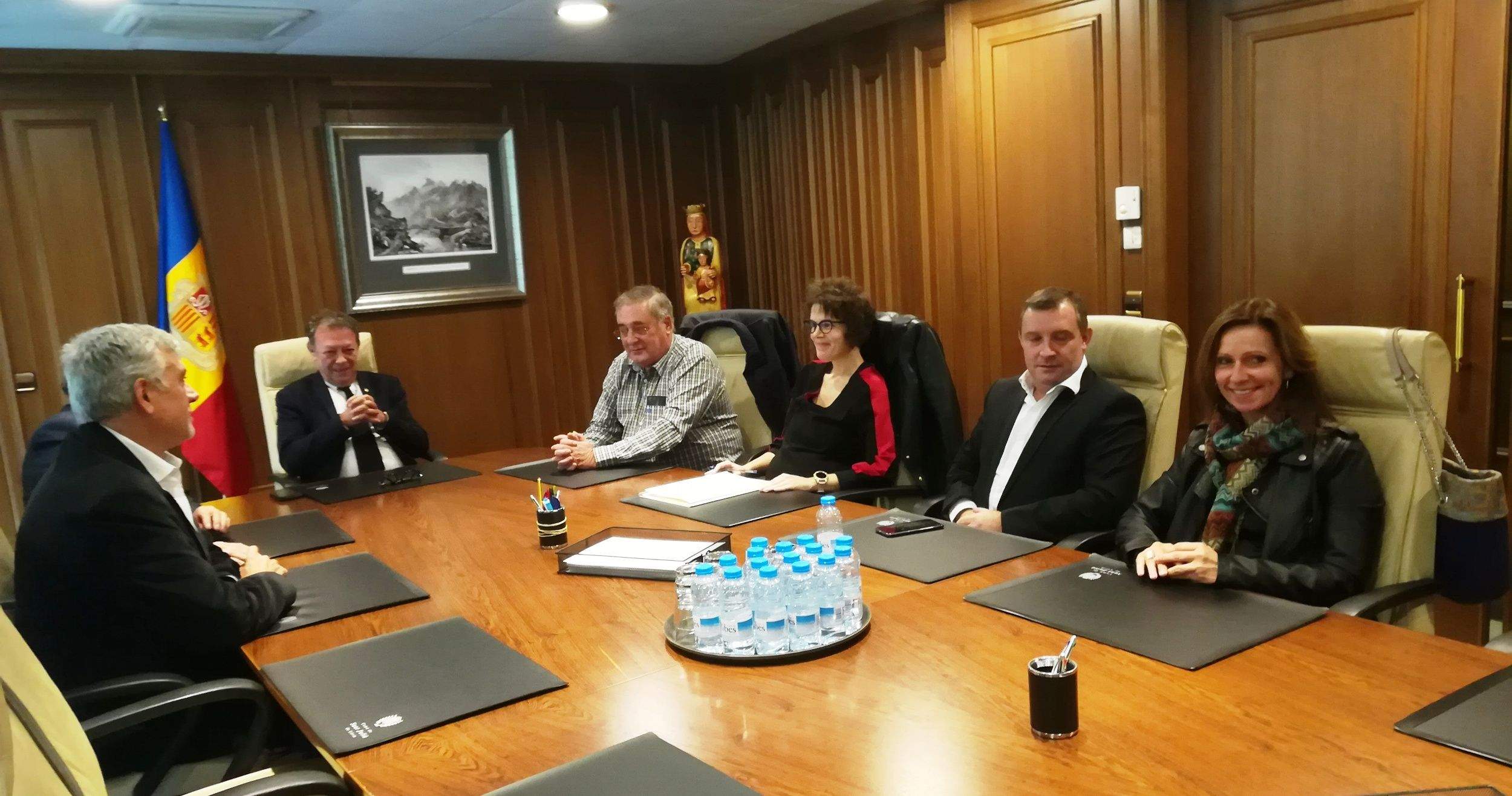 Josep Miquel Vila (esquerra) durant la presentació de la candidatura de Terceravia-Unió Laurediana