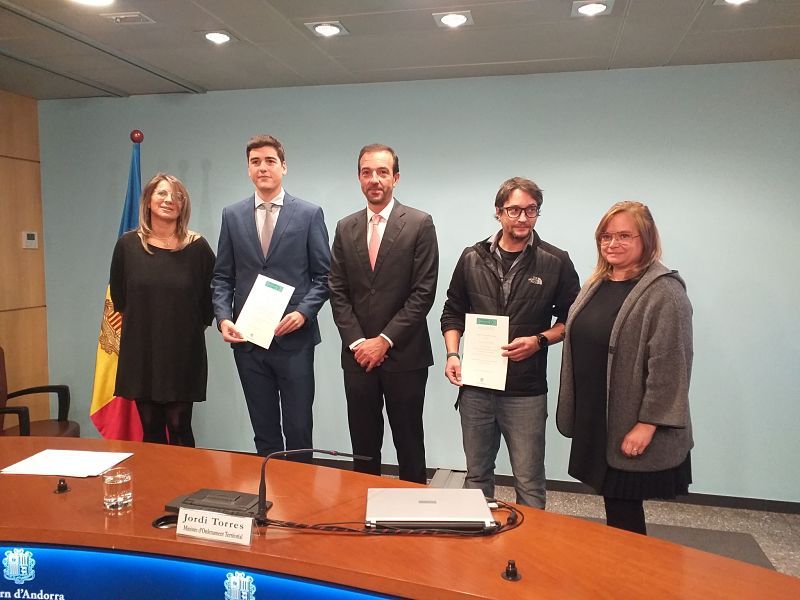 Torres Falcó, amb els responsables de la iniciativa i els proposadors del projecte.