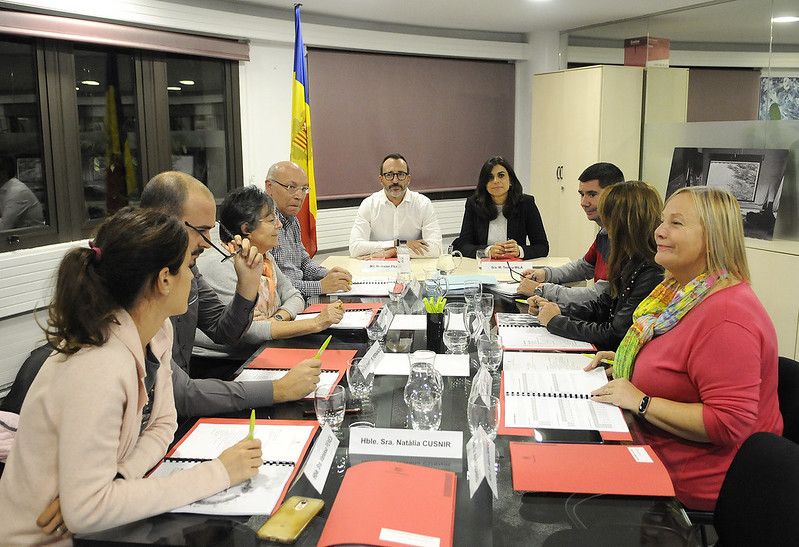 Un instant de la reunió de la taula permanent.