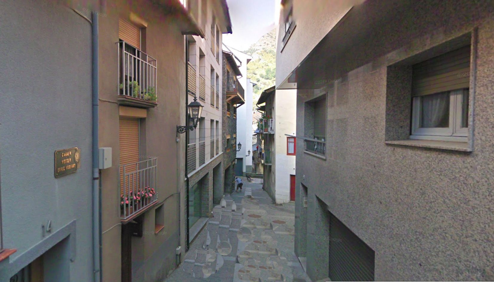 Una imatge d'arxiu del carrer Mossèn Enric Marfany de Sant Julià.
