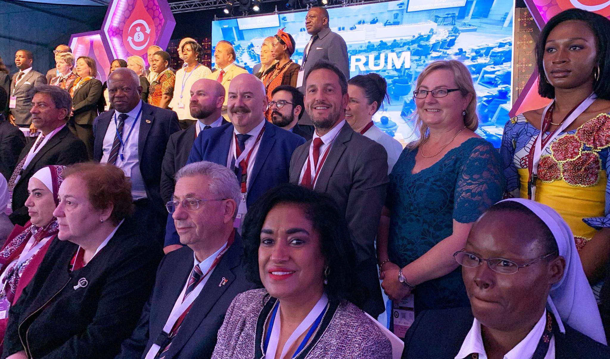 Pere López en la foto de família a Nairobi