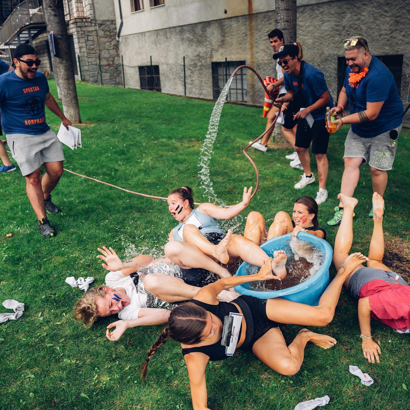 Alguns dels participants al ral·li ambientat en una Spartan Race.