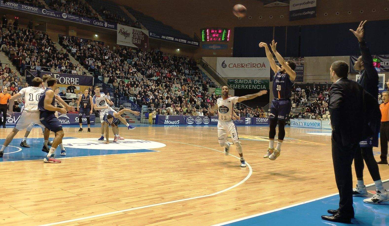 Un imatge d'un dels partits de la passada temporada, encara amb públic.