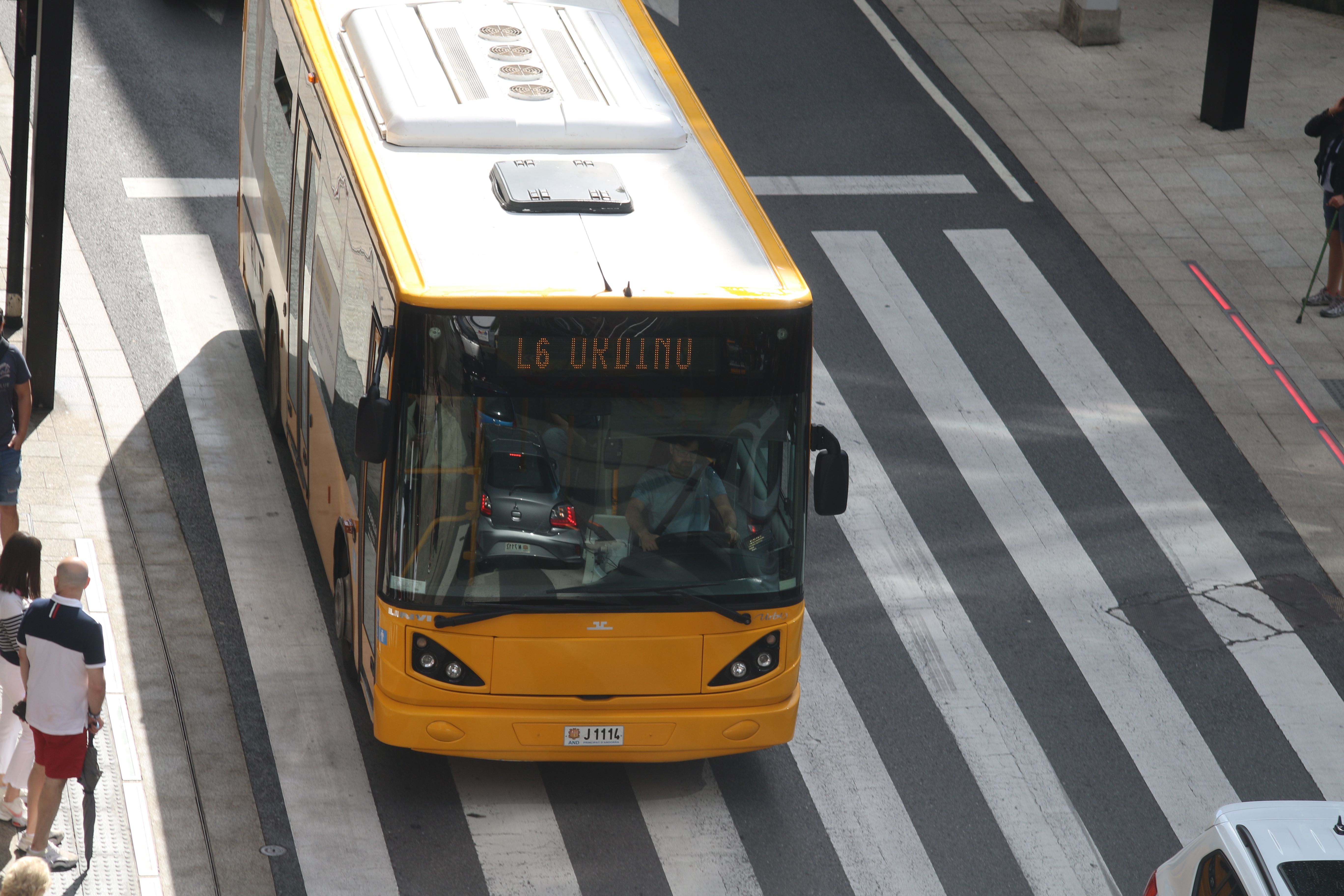 Un bus de l'L6 en sentit Ordino.