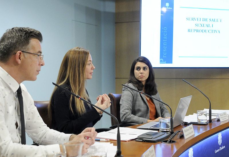 Pons, Mas i Milà, durant la roda de premsa.