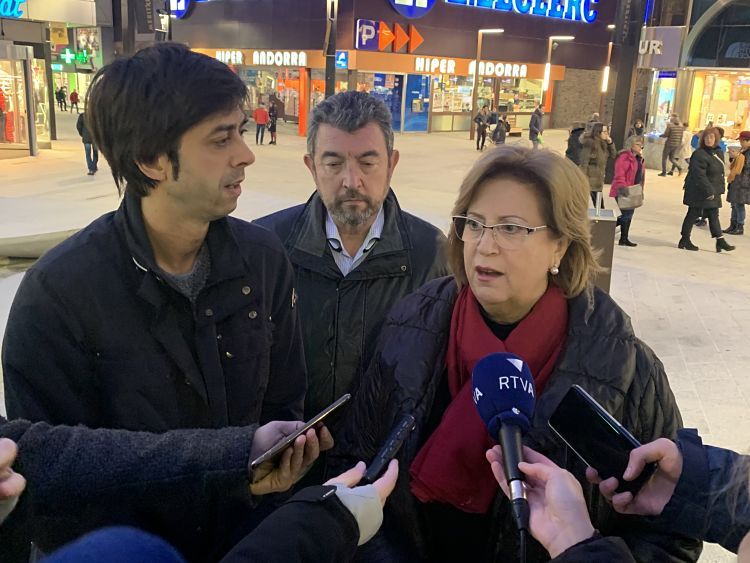 González i Carmona fan decles sota la mirada d'Antoni Miralles.