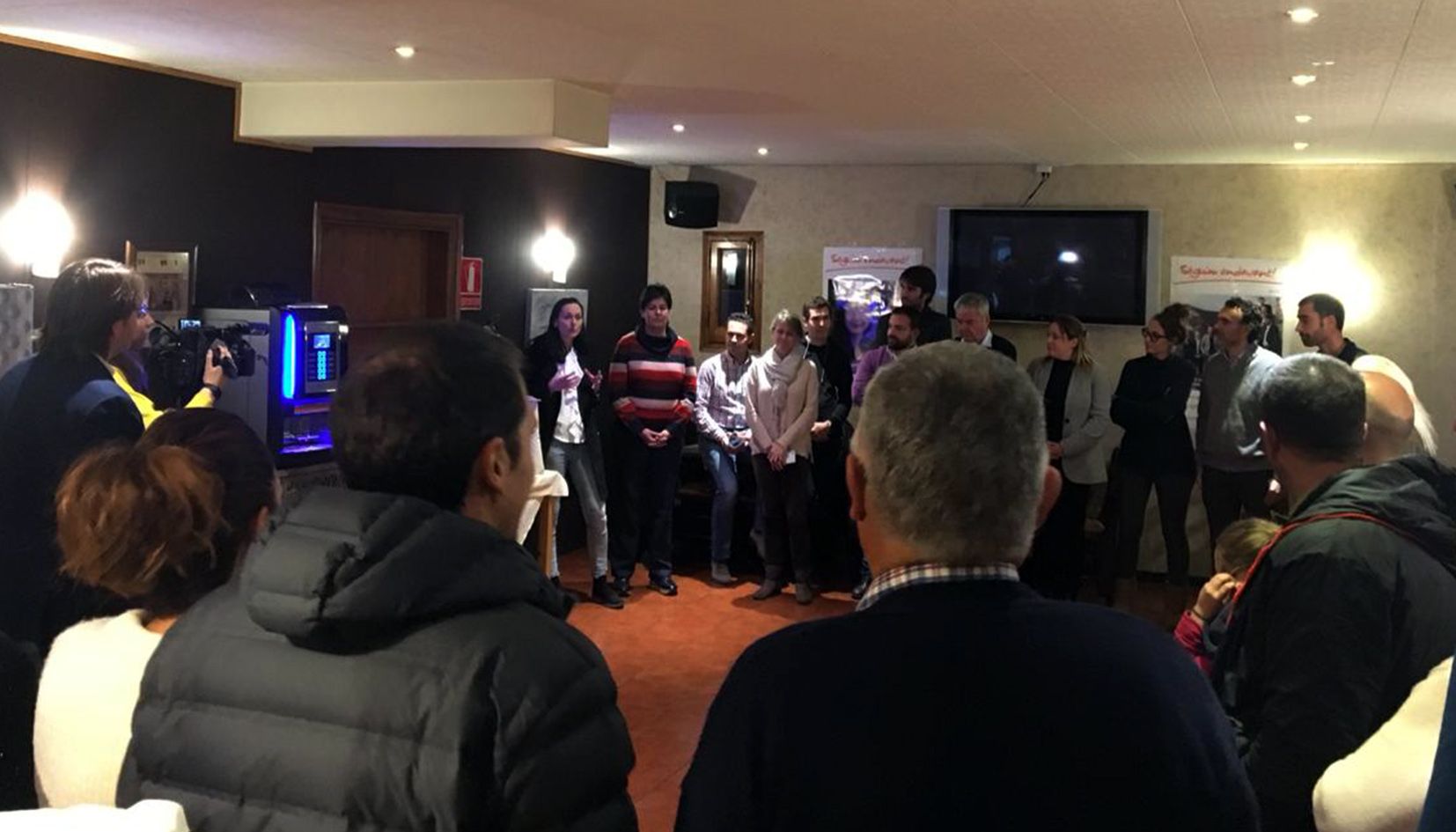 Bona part de la candidatura, amb Olga Molné al capdavant, s'ha reunit amb els veïns d'Arinsal, Pal i Erts.