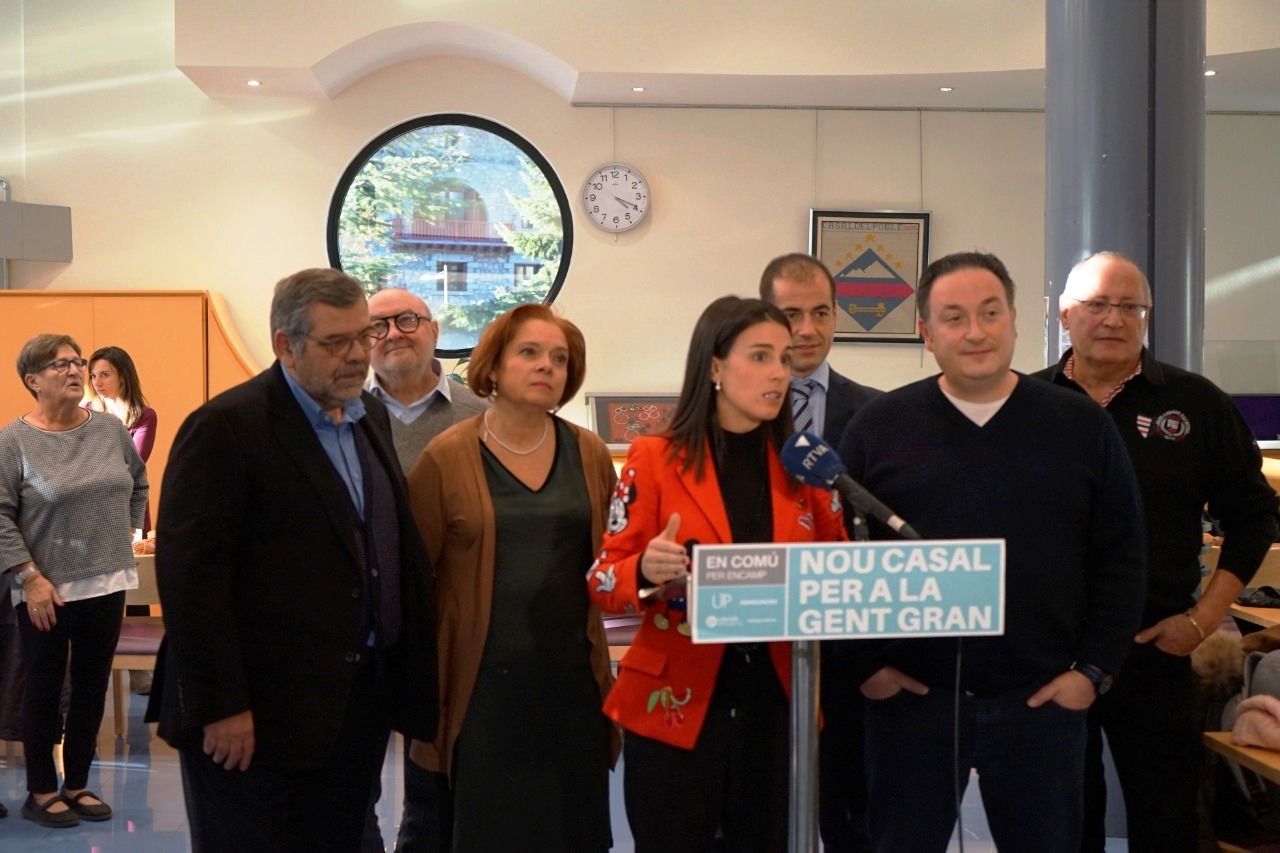 Laura Mas durant el seu discurs a la gent gran d'aquest dimarts.