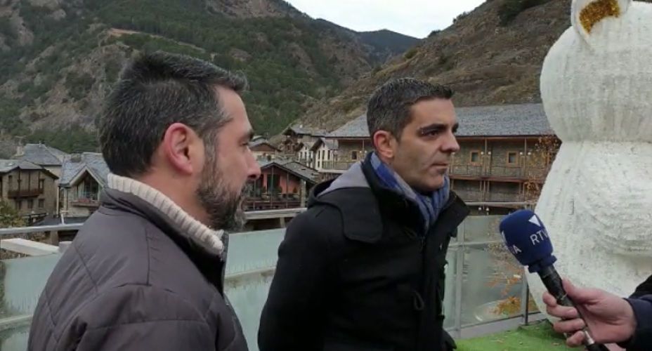 Erola, fent declaracions als mitjans.