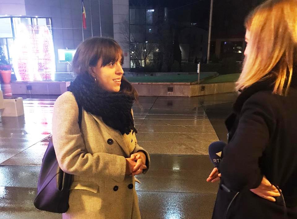 La candidata de Terceravia a Encamp, Alexandra Arenas (esquerra)