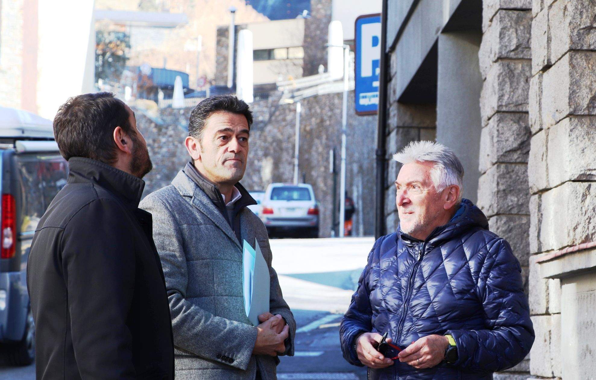 Mortés, al centre de la foto.