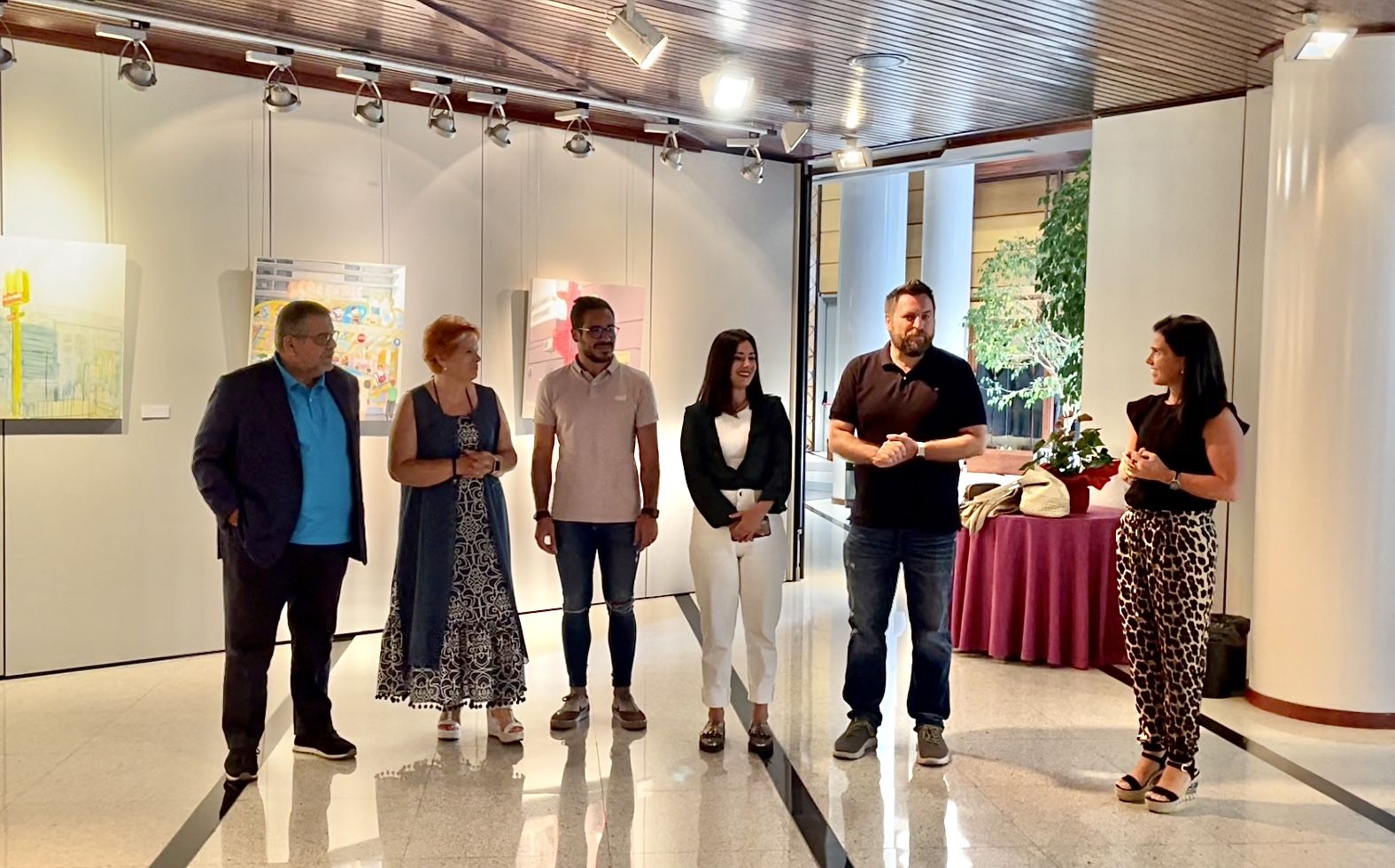 Un moment de la inauguració de l'exposició d'Alicia Luño.