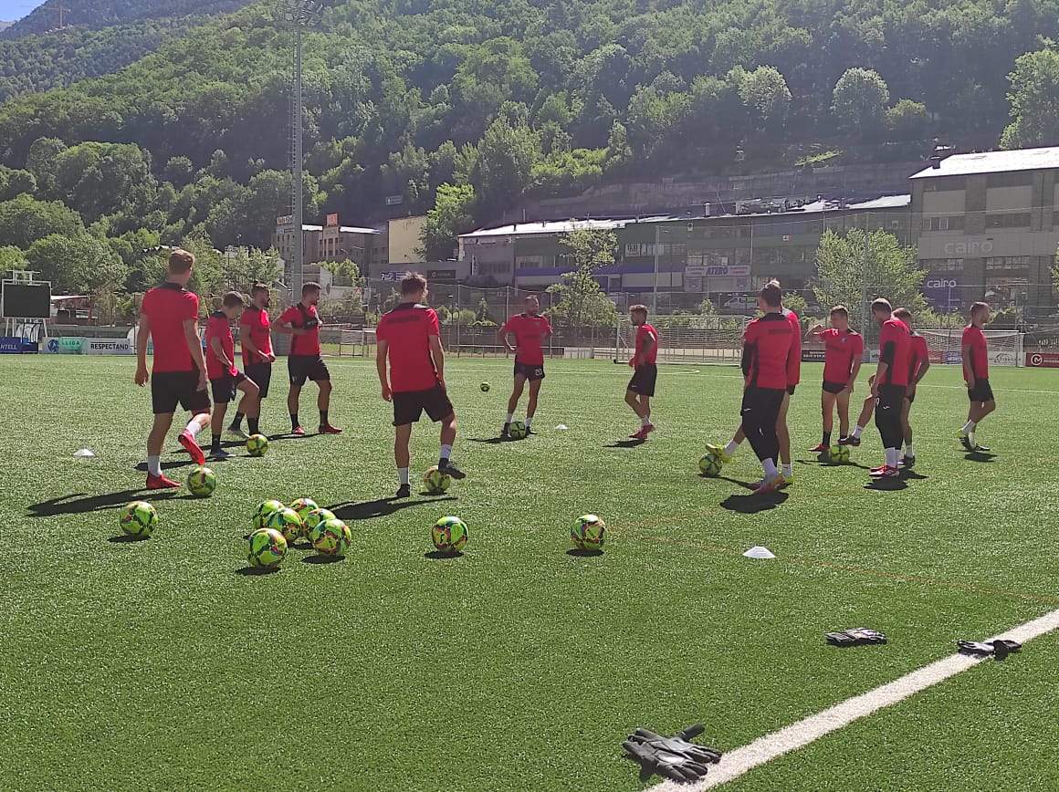 Entrenament de l'Inter Club d'Escaldes a Borda Mateu La portaveu del Sindicat, Rebeca Bonache.