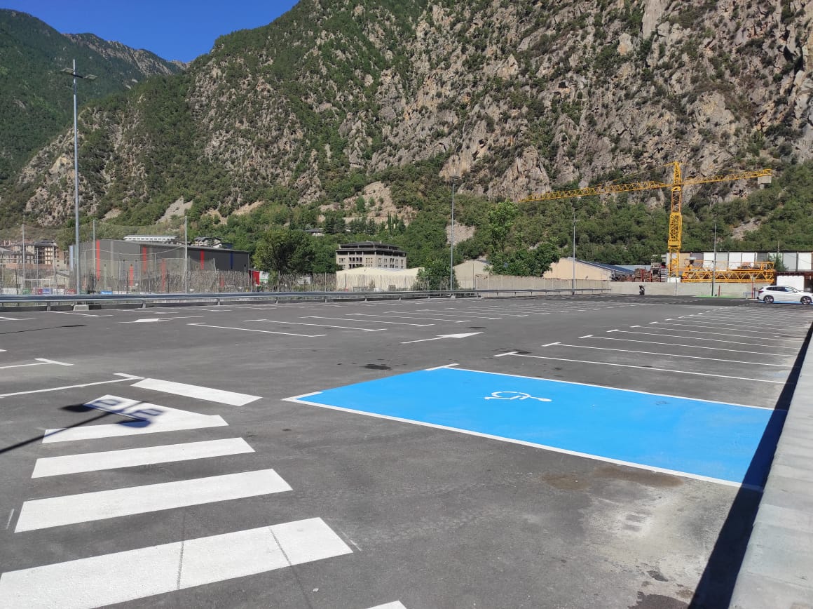 L'aparcament dissuasiu en el límit entre Andorra la Vella i Santa Coloma