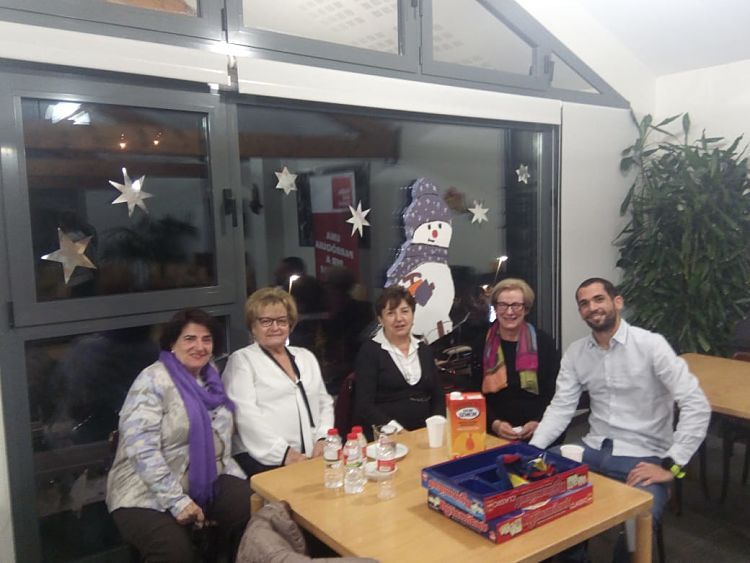 Membres d'Units pel Canvi a la Llar de Lòria.