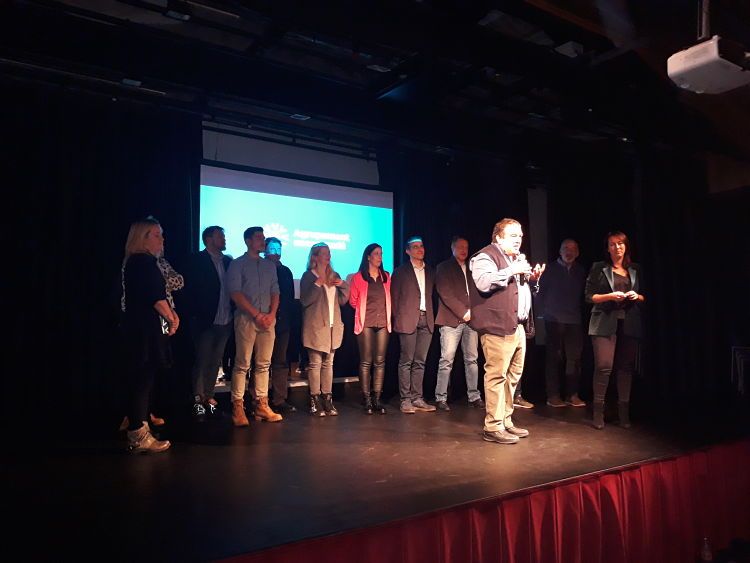 Tots els candidats han acabat l'acte a dalt de l'escenari de La Valireta.