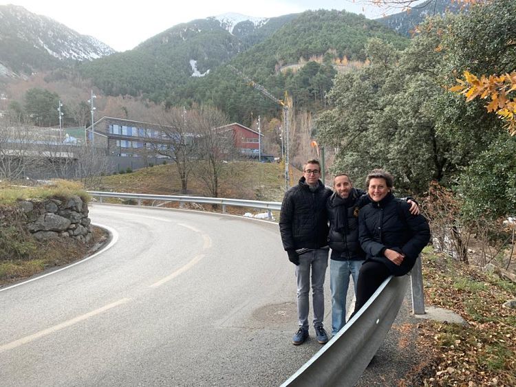 Matarrodona, amb altres membres de Terceravia, a la carretera de la Comella.