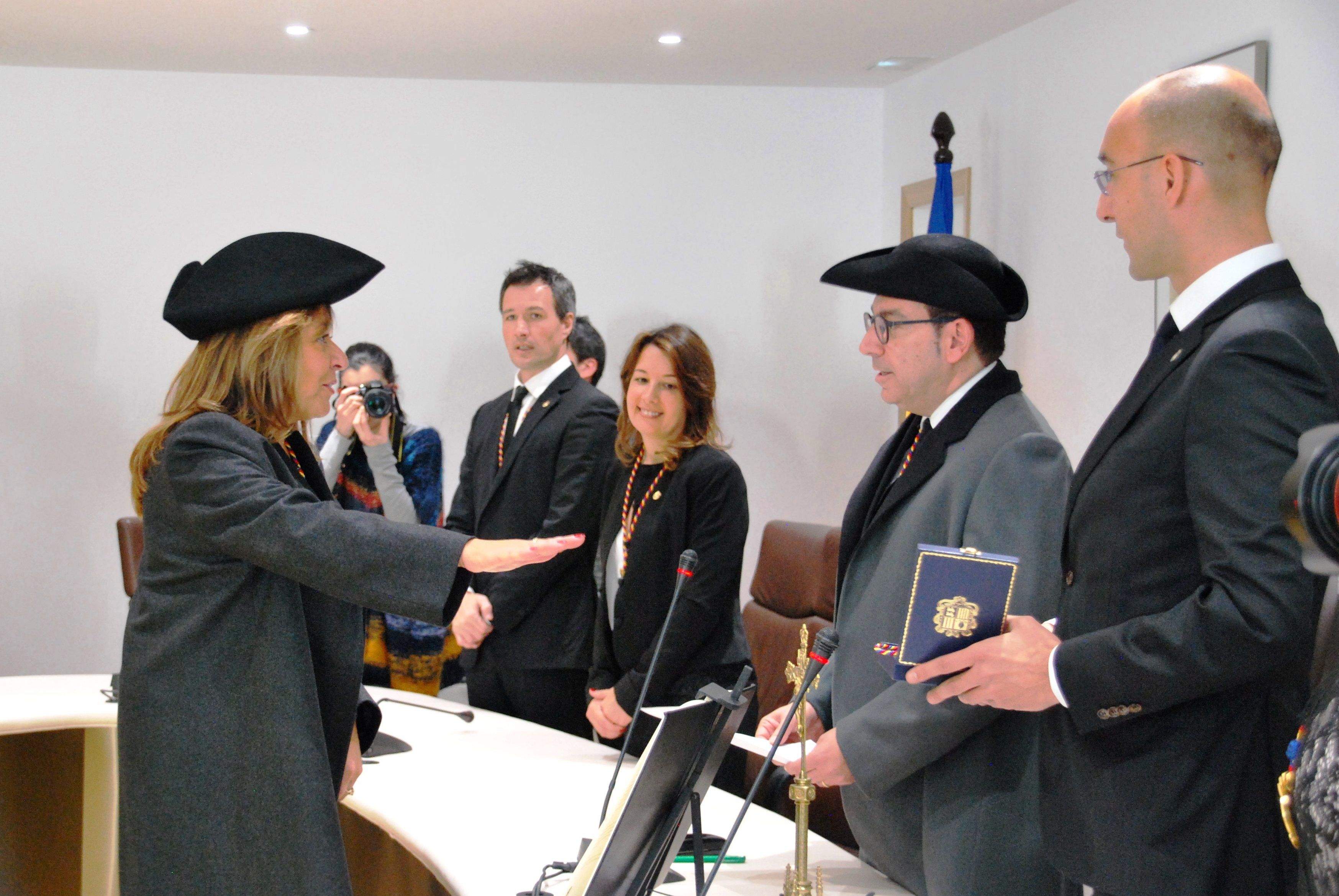 Conxita Marsol jura el seu càrrec de cònsol menor.