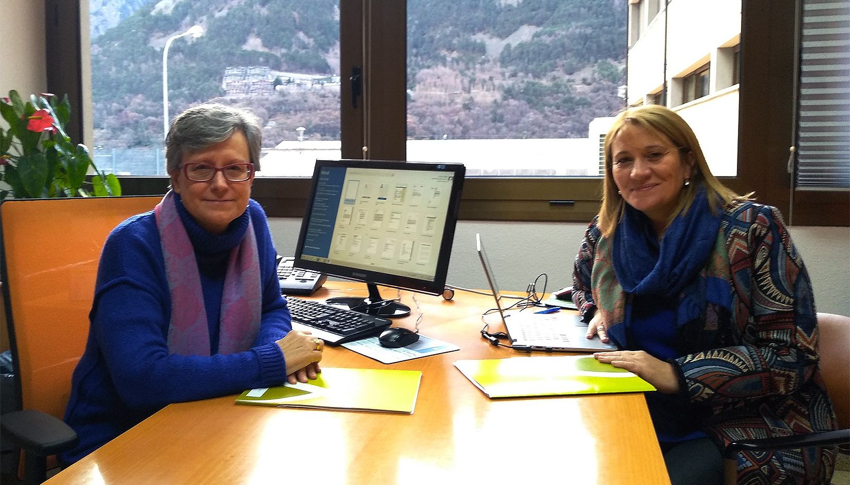 Anna Villas (esquerre) amb Maria Josep Pascual.