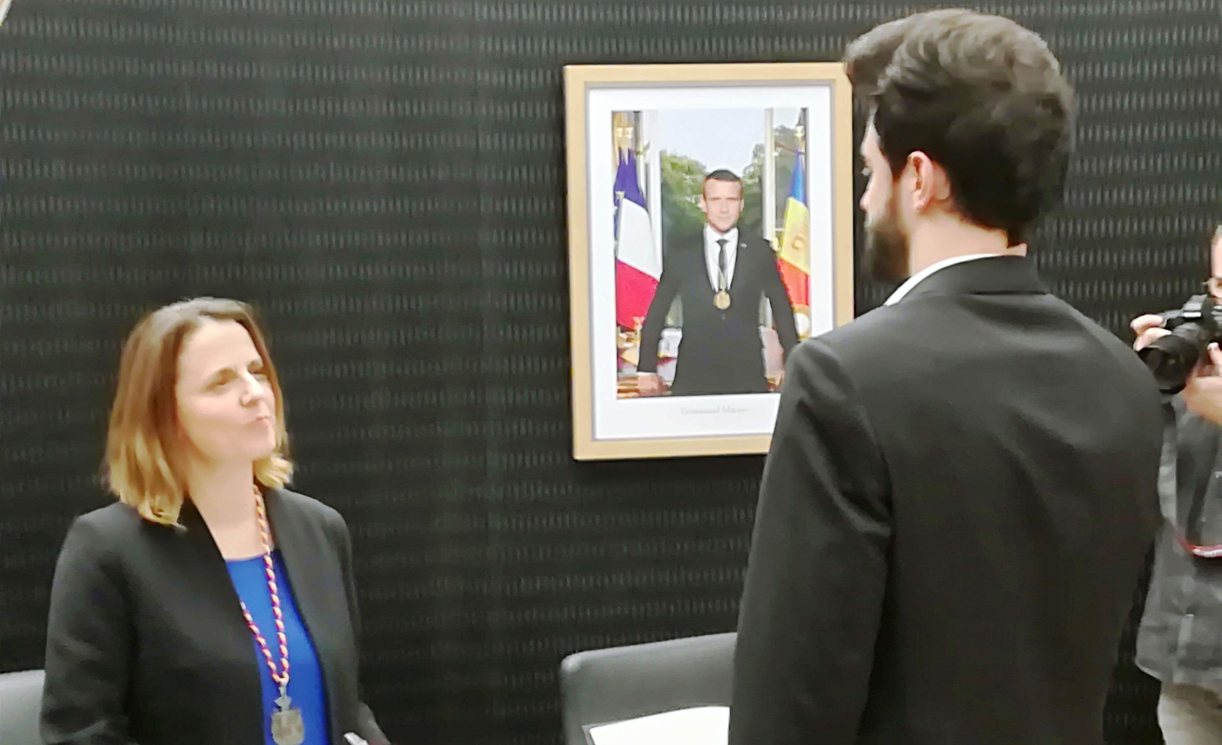 Cerni Escalé en el moment de jurar el càrrec de secretari general del comú d'Escaldes-Engordany.