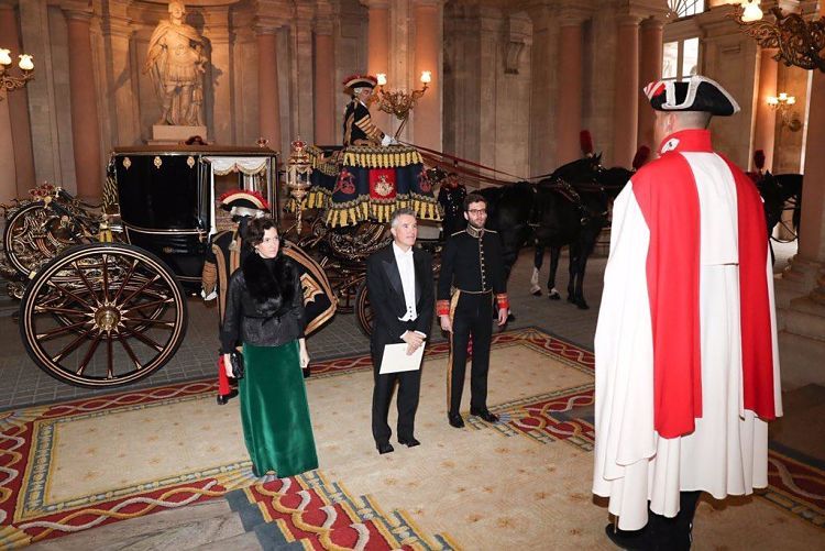 Mateu, a la seva arribada al Palau Reial.