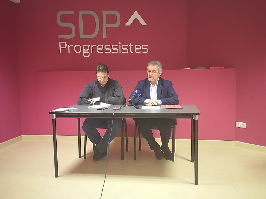 Josep Lluís Donsión i Jaume Bartumeu durant una roda de premsa.
